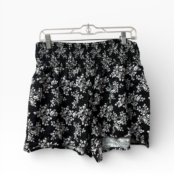 Soho Lady Pants - Soho Lady 1X Black White Floral Smocked Waist Boho Shorts Summer Casual